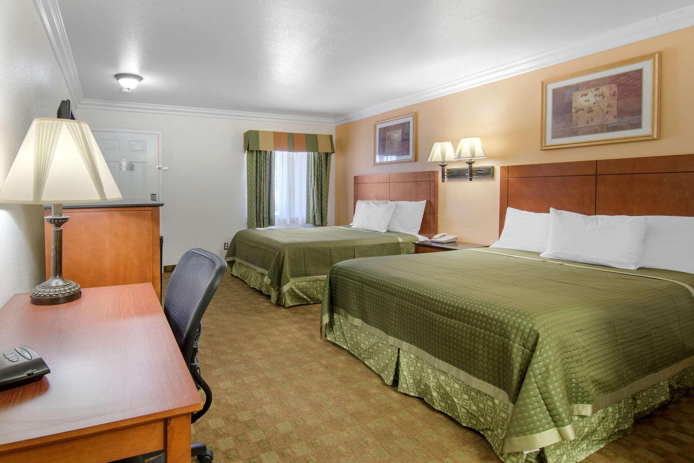 Rodeway Inn Adelanto Us 395 Exterior photo