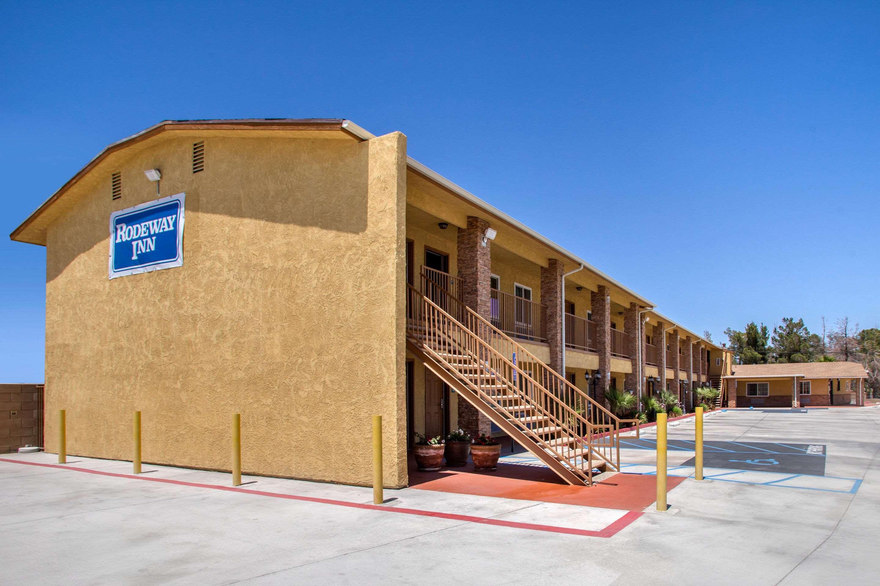 Rodeway Inn Adelanto Us 395 Exterior photo
