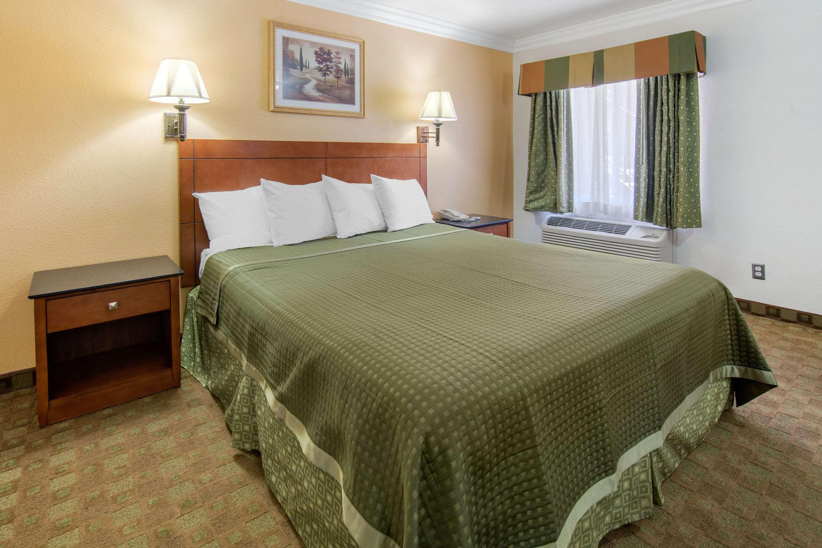 Rodeway Inn Adelanto Us 395 Exterior photo