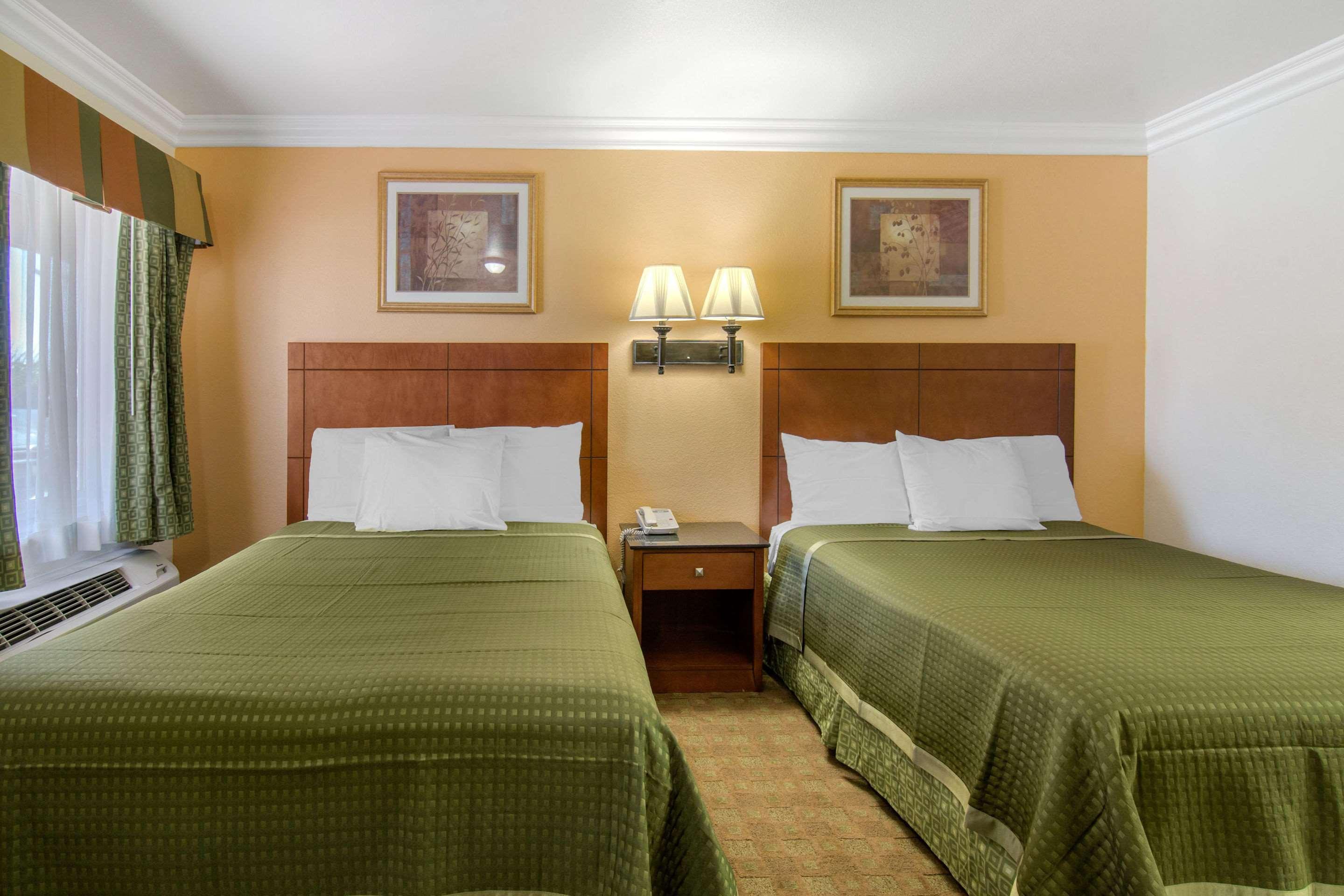 Rodeway Inn Adelanto Us 395 Exterior photo