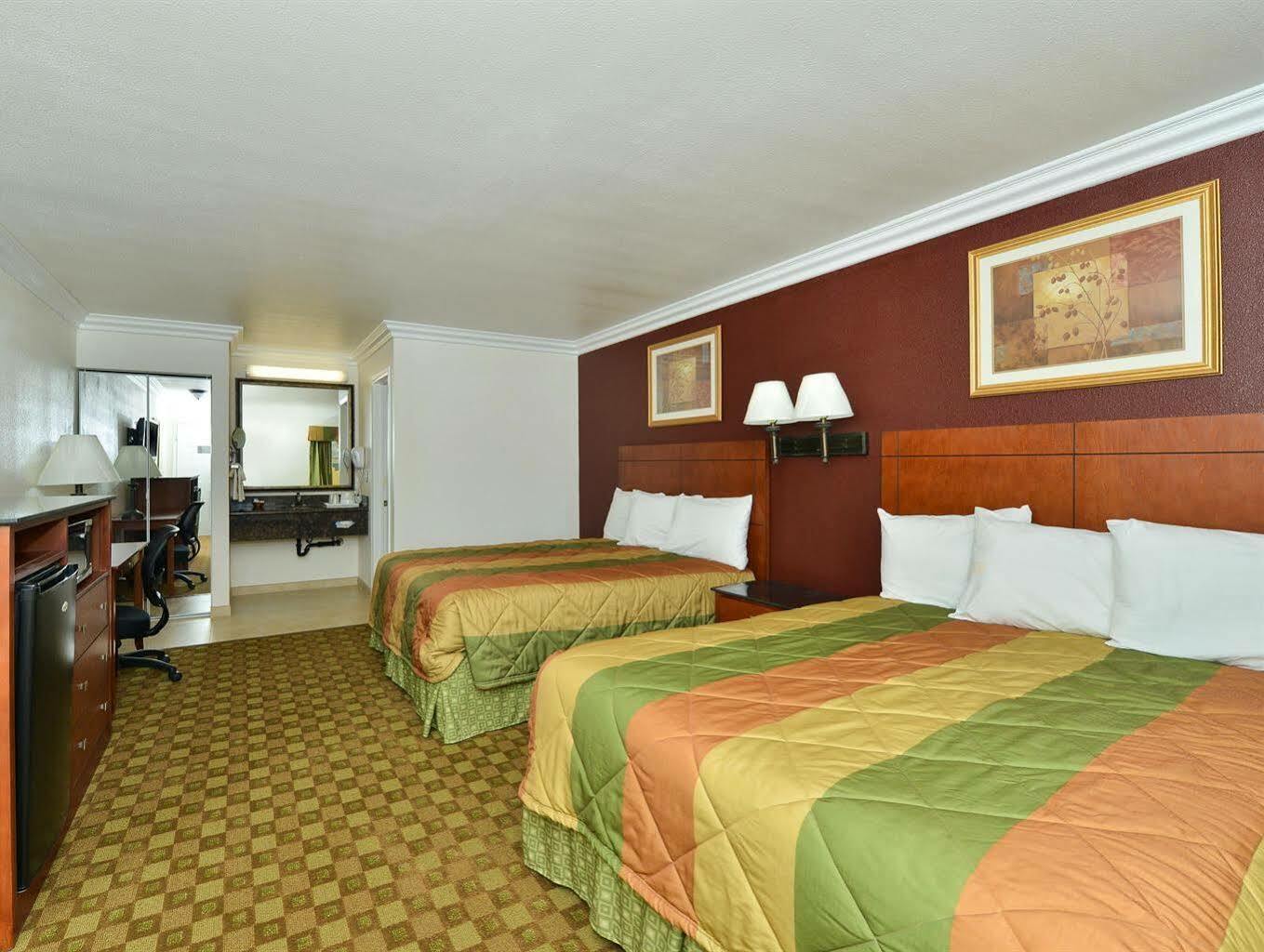Rodeway Inn Adelanto Us 395 Exterior photo