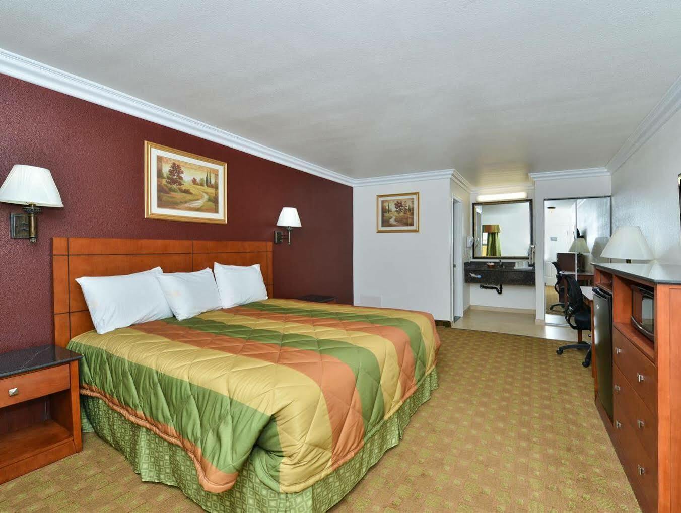 Rodeway Inn Adelanto Us 395 Exterior photo